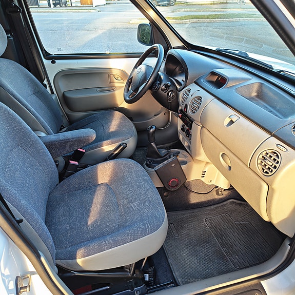 Nissan Kubistar 10 of 12