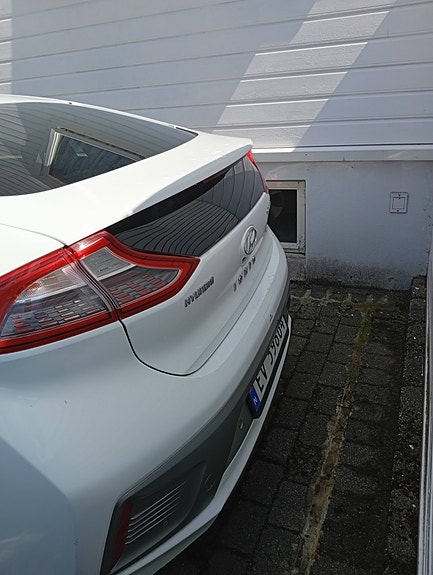 Hyundai IONIQ 12 of 14