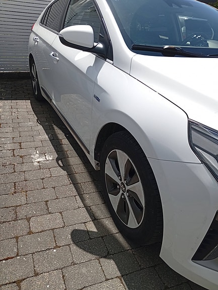 Hyundai IONIQ 11 of 14