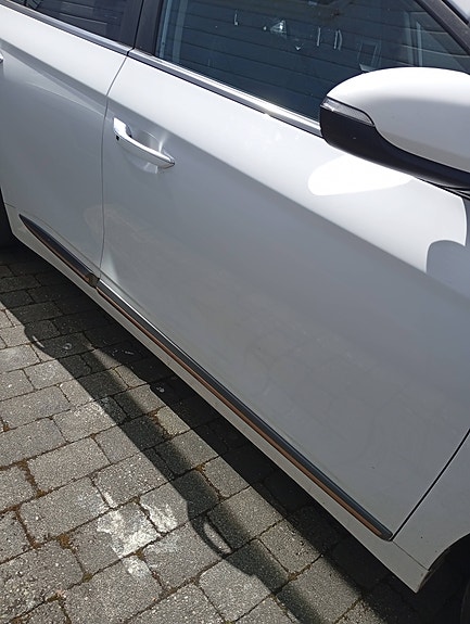Hyundai IONIQ 10 of 14