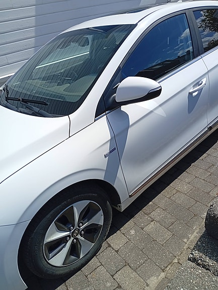 Hyundai IONIQ 14 of 14
