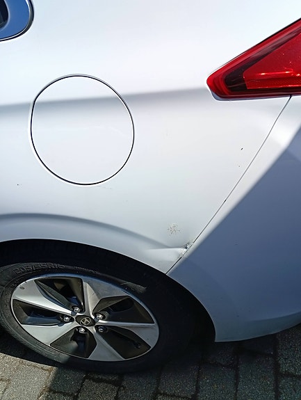 Hyundai IONIQ 13 of 14