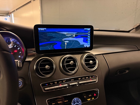 Mercedes-Benz C200 15 of 23