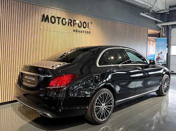 Mercedes-Benz C200 4 of 23