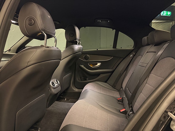 Mercedes-Benz C200 13 of 23