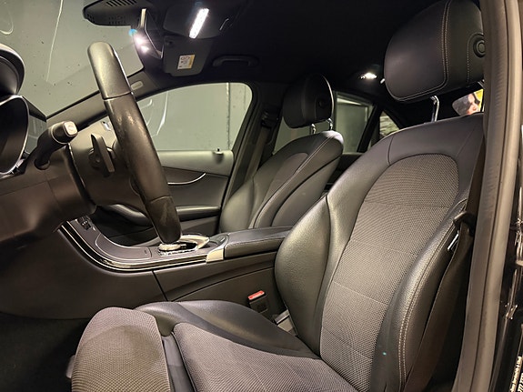 Mercedes-Benz C200 8 of 23