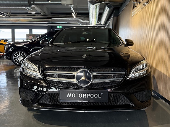 Mercedes-Benz C200 2 of 23
