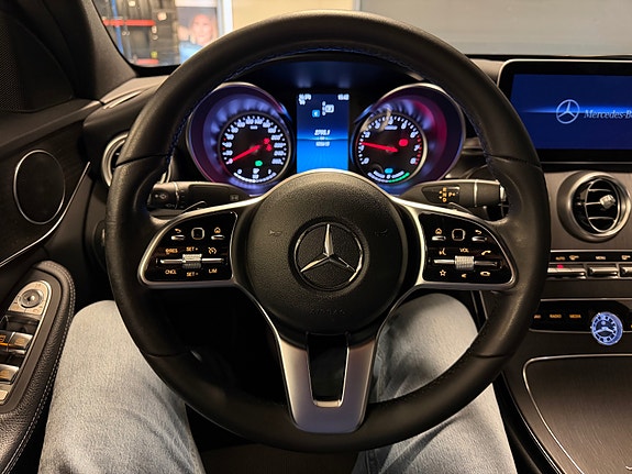 Mercedes-Benz C200 10 of 23