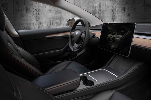Tesla Model 3 18 of 25