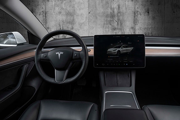 Tesla Model 3 13 of 25