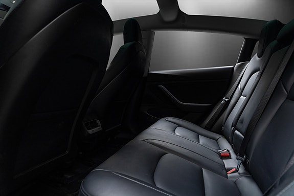 Tesla Model 3 16 of 30