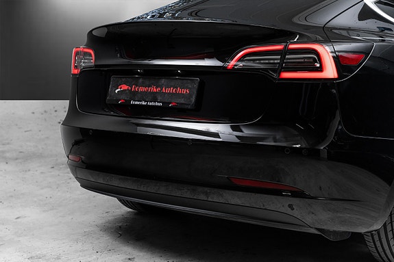 Tesla Model 3 7 of 30
