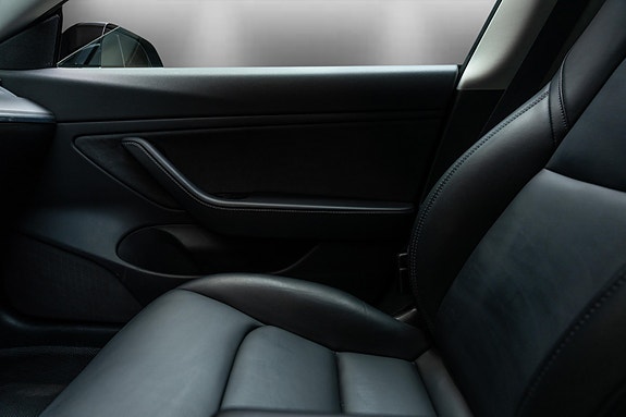 Tesla Model 3 27 of 30