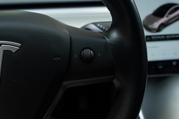 Tesla Model 3 24 of 30