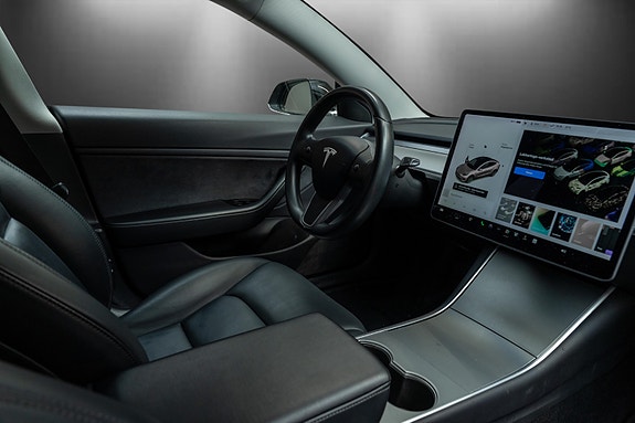 Tesla Model 3 21 of 30