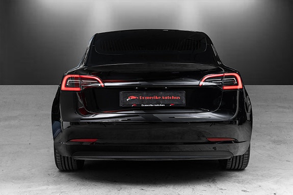 Tesla Model 3 8 of 30