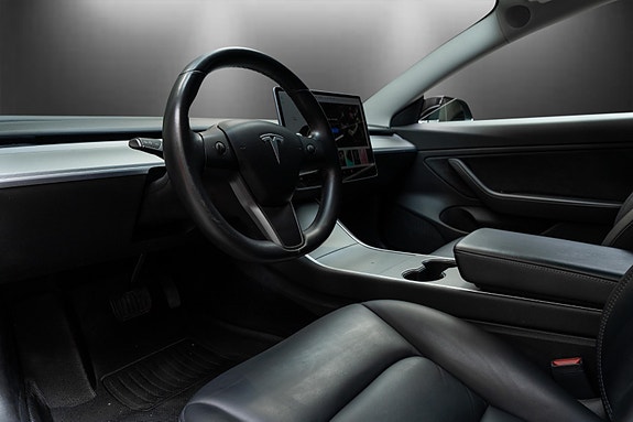 Tesla Model 3 14 of 30