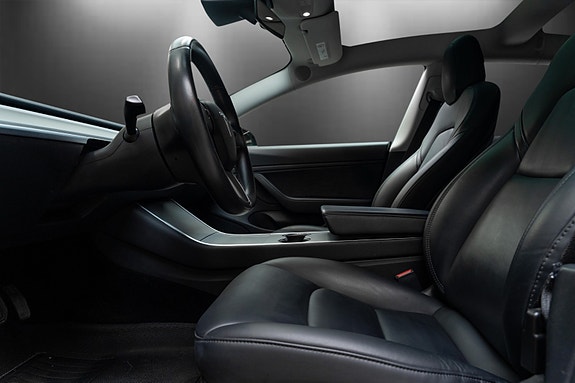 Tesla Model 3 12 of 30