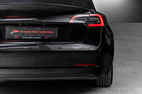 Tesla Model 3 9 of 30
