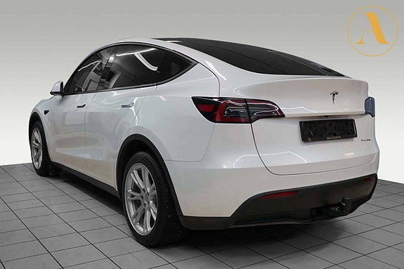 Tesla Model Y 6 of 30