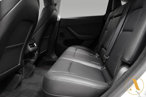 Tesla Model Y 19 of 30