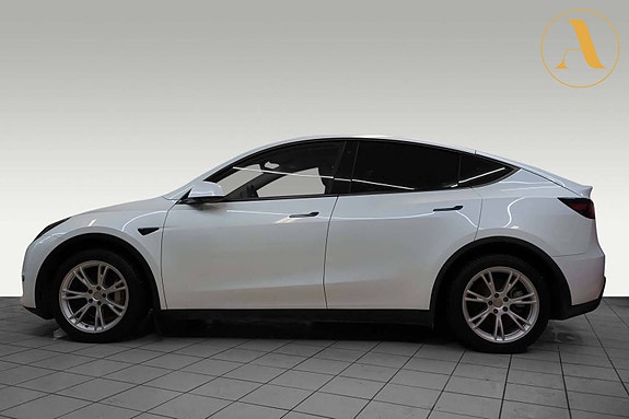 Tesla Model Y 4 of 30