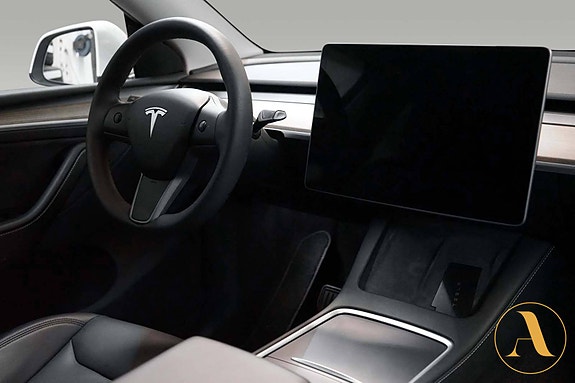 Tesla Model Y 9 of 30