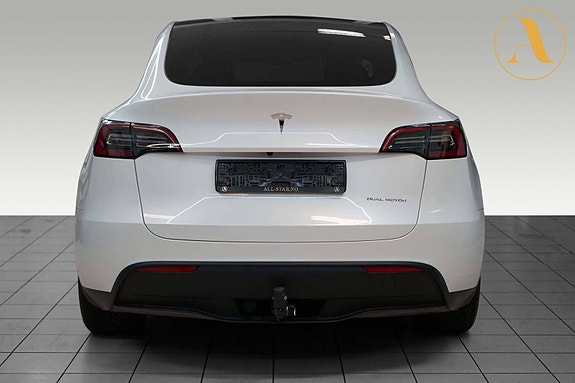 Tesla Model Y 7 of 30