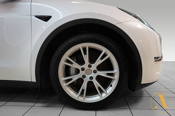 Tesla Model Y 30 of 30