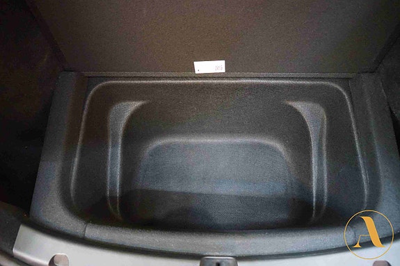 Tesla Model Y 23 of 30