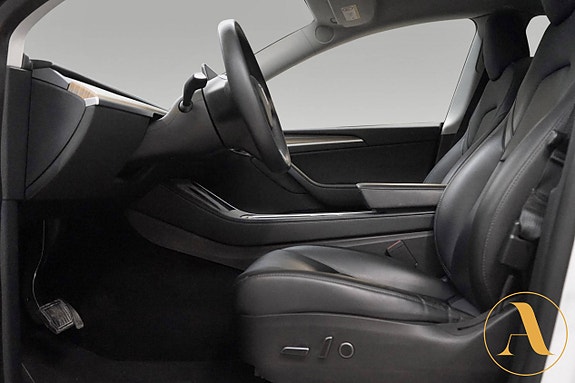 Tesla Model Y 11 of 30