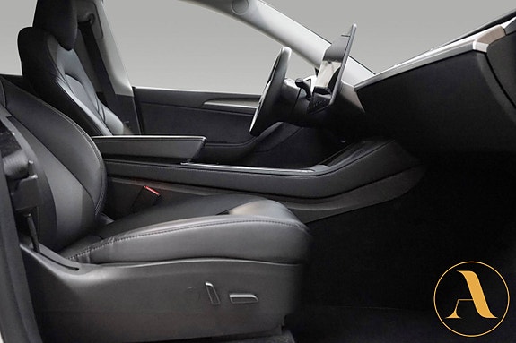 Tesla Model Y 12 of 30