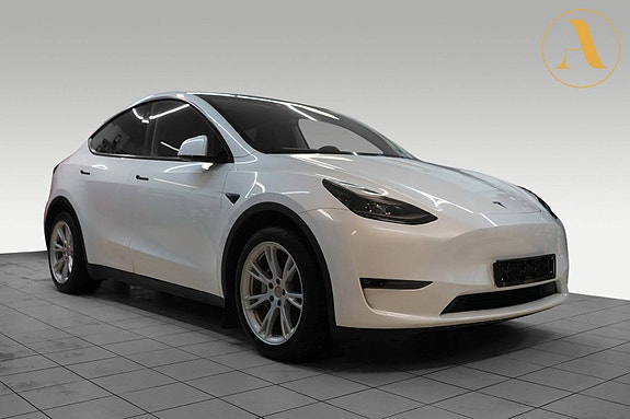 Tesla Model Y 2 of 30