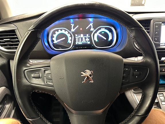 Peugeot e-Expert 24 of 30