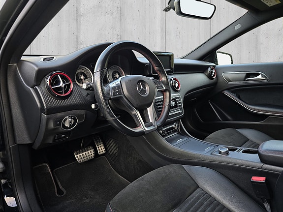 Mercedes-Benz A250 10 of 30