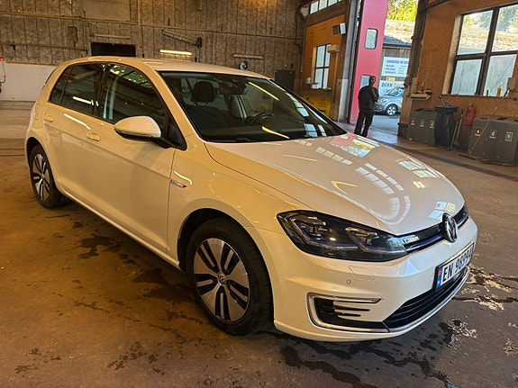 Volkswagen e-Golf VII 3 of 12