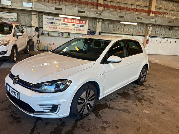 Volkswagen e-Golf VII 2 of 12