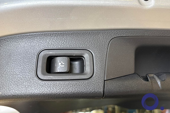 Mercedes-Benz EQA300 23 of 24