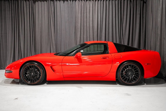 Chevrolet Corvette 9 of 30