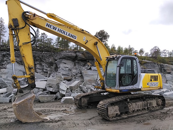 New Holland Kobelco E215
