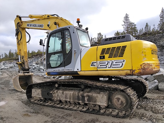 New Holland Kobelco E215 3 of 18
