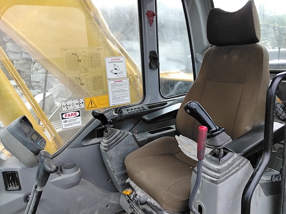 New Holland Kobelco E215 18 of 18
