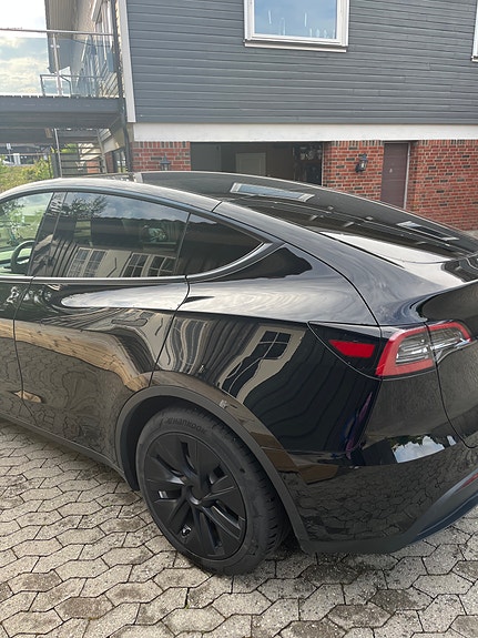Tesla Model Y 26 of 30