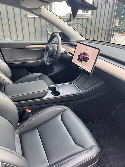 Tesla Model Y 22 of 30