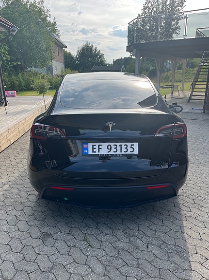 Tesla Model Y 15 of 30