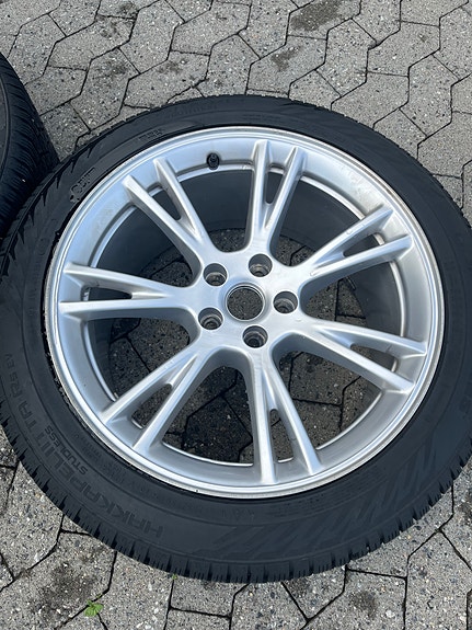 Tesla Model Y 7 of 30