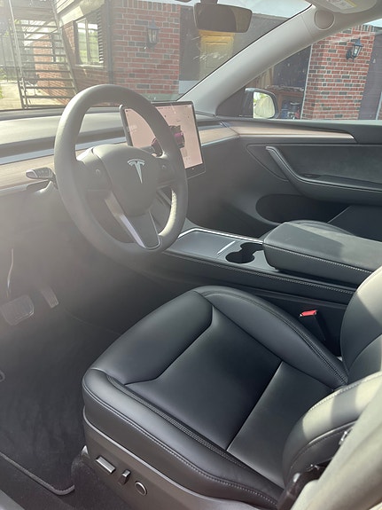 Tesla Model Y 17 of 30