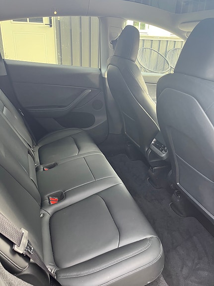 Tesla Model Y 24 of 30