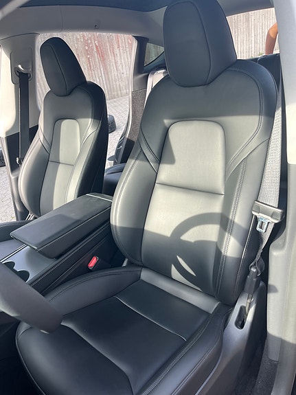 Tesla Model Y 4 of 30