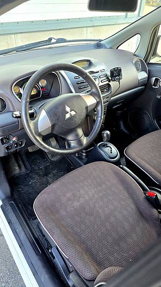 Mitsubishi i-Miev 17 of 24